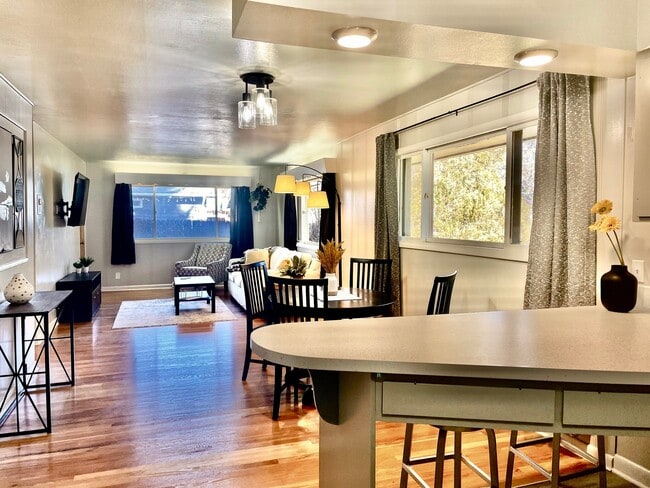 Building Photo - 1304 Luke St