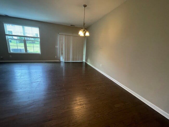 Photo - 844 Salem Pointe Pl