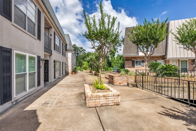 Photo - 1800 Stoney Brook Dr Unit 205