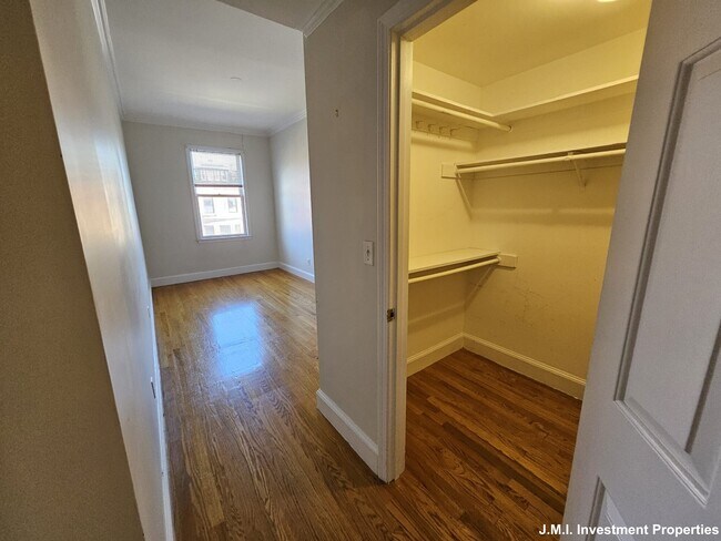 Building Photo - 180 Marlborough St Unit 4 Rental