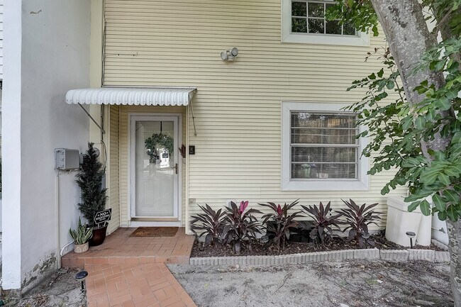 Photo - 214 S Malcolm Ct