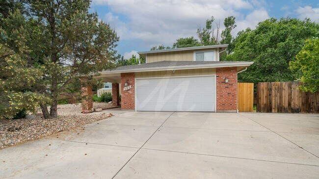 Photo - Beautiful Four Bedroom Home Near Broadmoor Bluffs