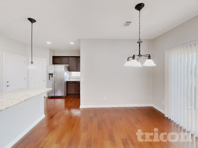 Photo - 1637 Robindale Dr