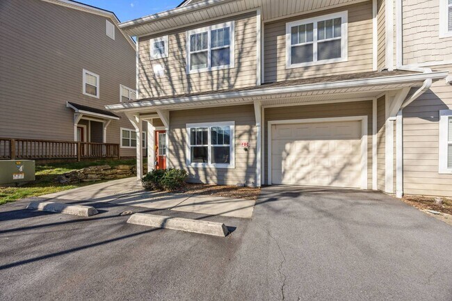 Photo - 123 Foxden Dr