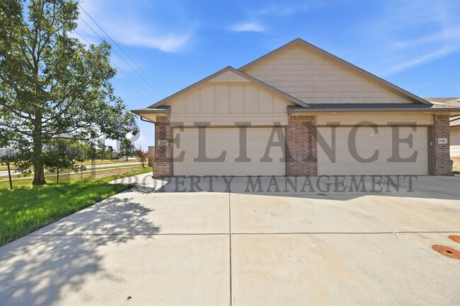 Building Photo - 13601 Hunters View St