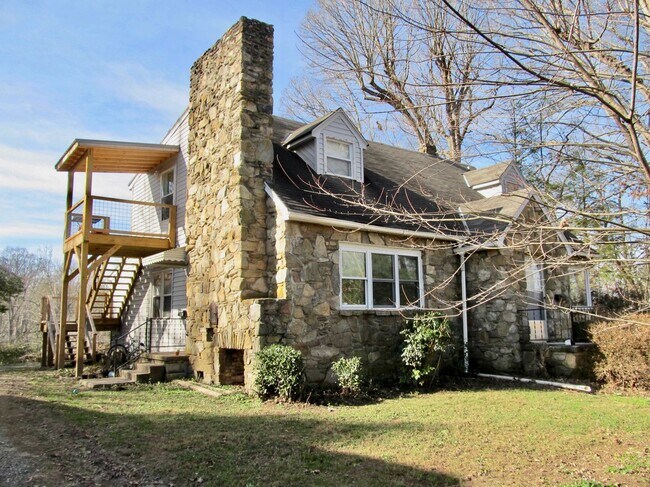 Building Photo - West Asheville Apartment - One Bedroom Plus Office Unit #2
