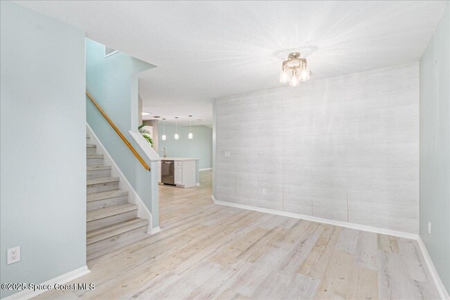 37 Sunset St