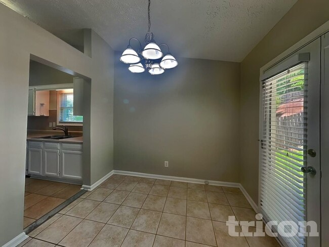 Photo - 811 Riverstone Ln