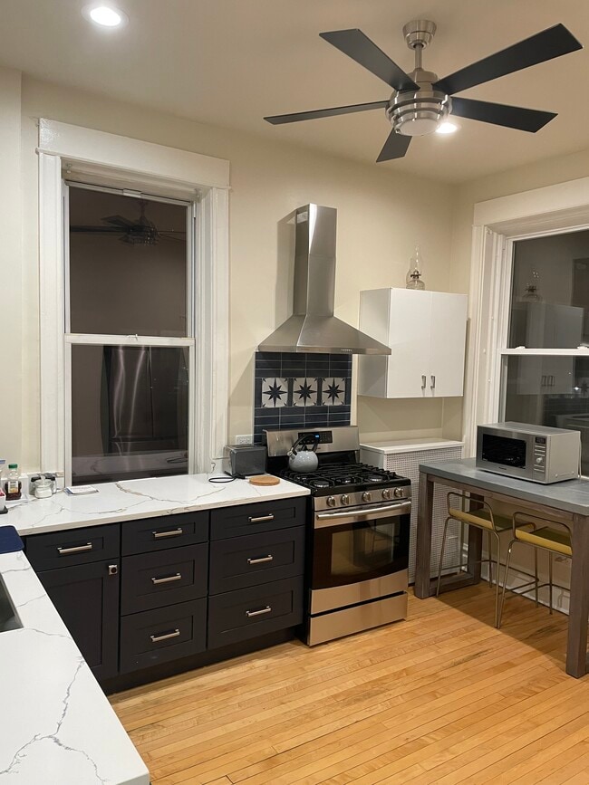 Kitchen - 1320 W Carmen Ave Unit 2