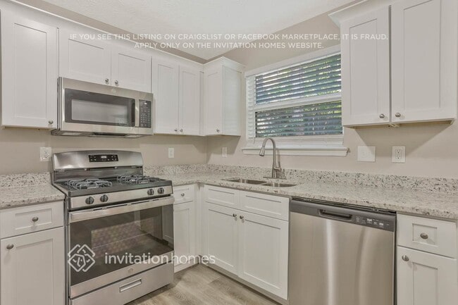 Photo - 690 Greenhedge Dr