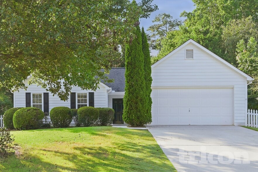 923 Laurel Green Ln NE