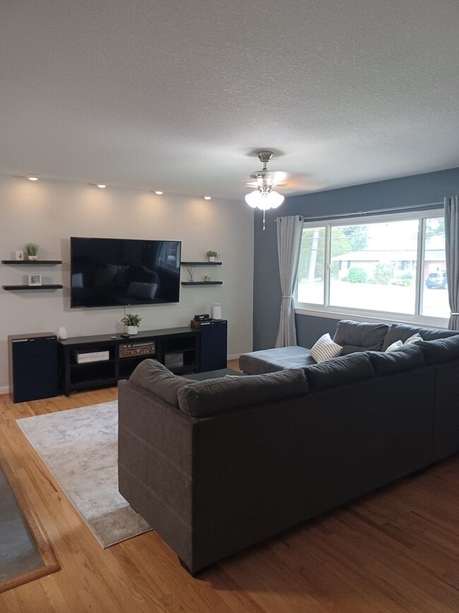 Photo - Beautifully renovated home in Birchwood Gardens