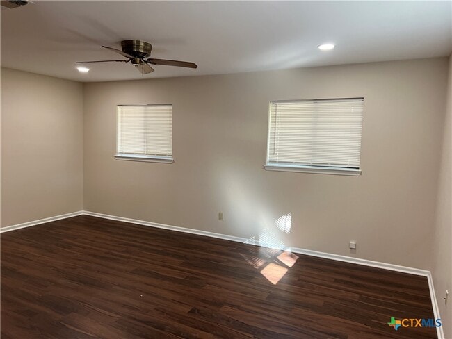 Photo - 624 E Elm St