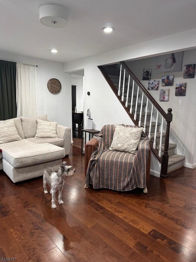 Photo - 174 Leonard Pl