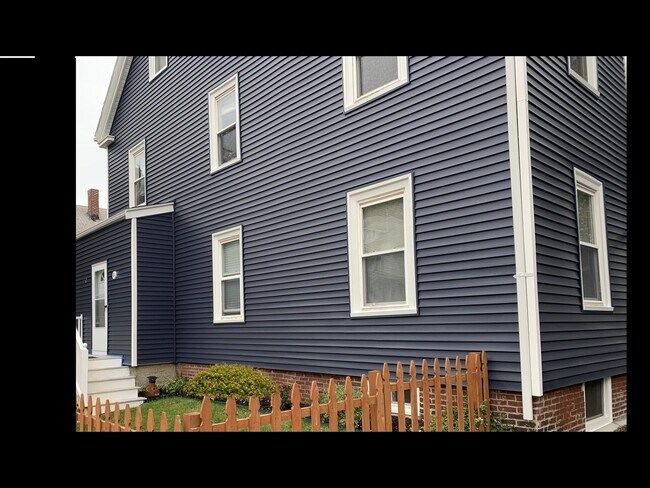 Photo - 527 Ashmont St