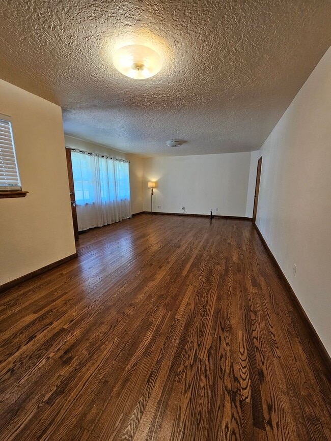Photo - (3) Bed/(2) Bath with Storm Shelter and Mo...
