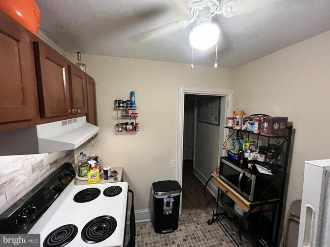 Building Photo - 541 E High St