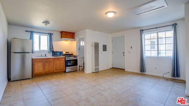Building Photo - 1478 W 29th St Unit #2