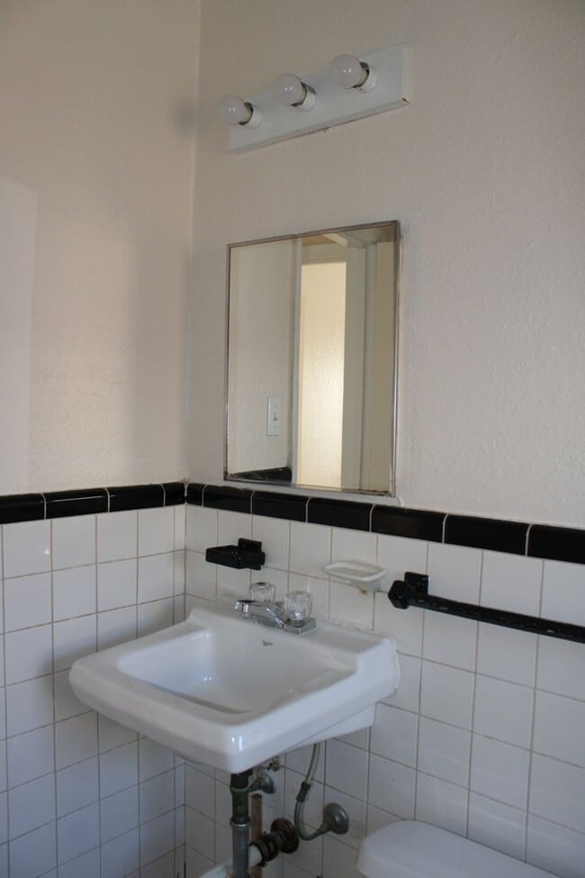 Photo - Close to Tinker * Promo First Full Month Free!