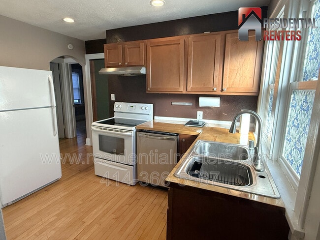 Photo - 2009 S 68th St