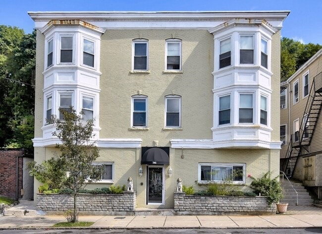 Photo - 793 Main St Unidad 3