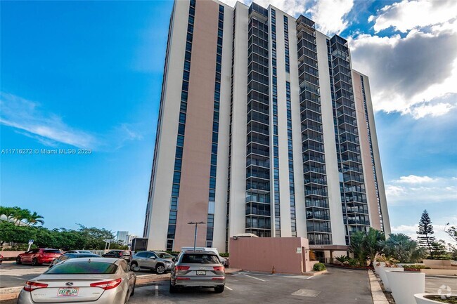 Building Photo - 20335 W Country Club Dr Unit # 909 Rental