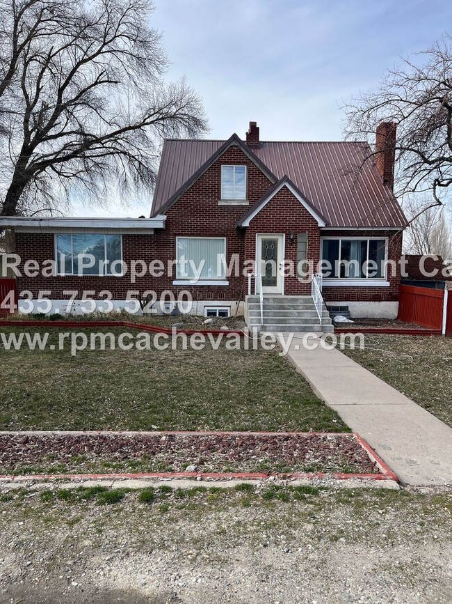 5 Bedroom Home in Logan! - 5 Bedroom Home in Logan!