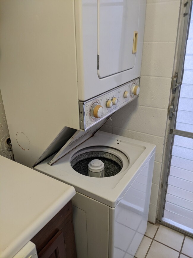 Washer/Dryer - 95-061 Waikalani Dr Unit D401