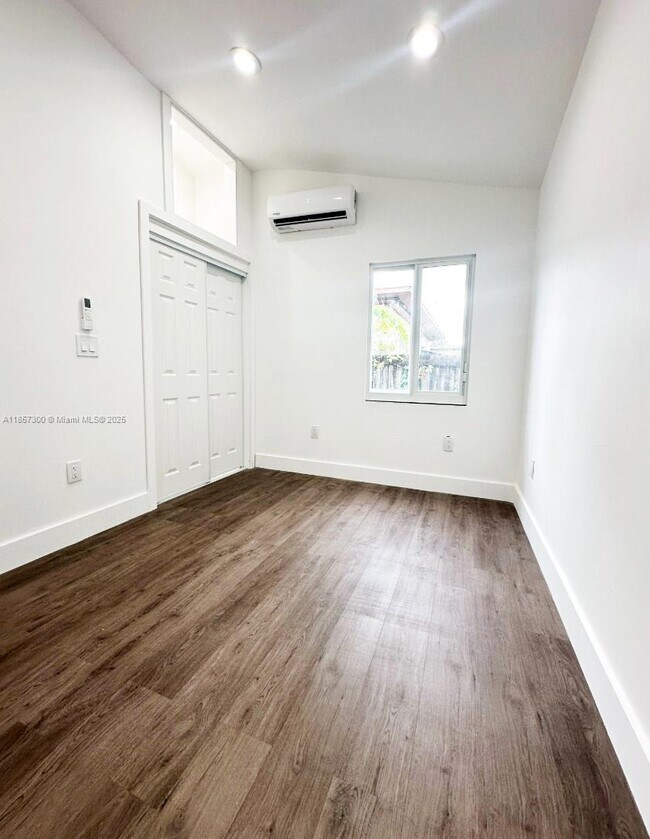 Building Photo - 2126 NW 24th St Rental