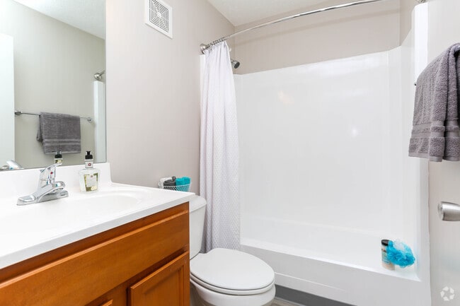 Bathroom - The Studios at Belmont - MAJOR UTILITIES INCL