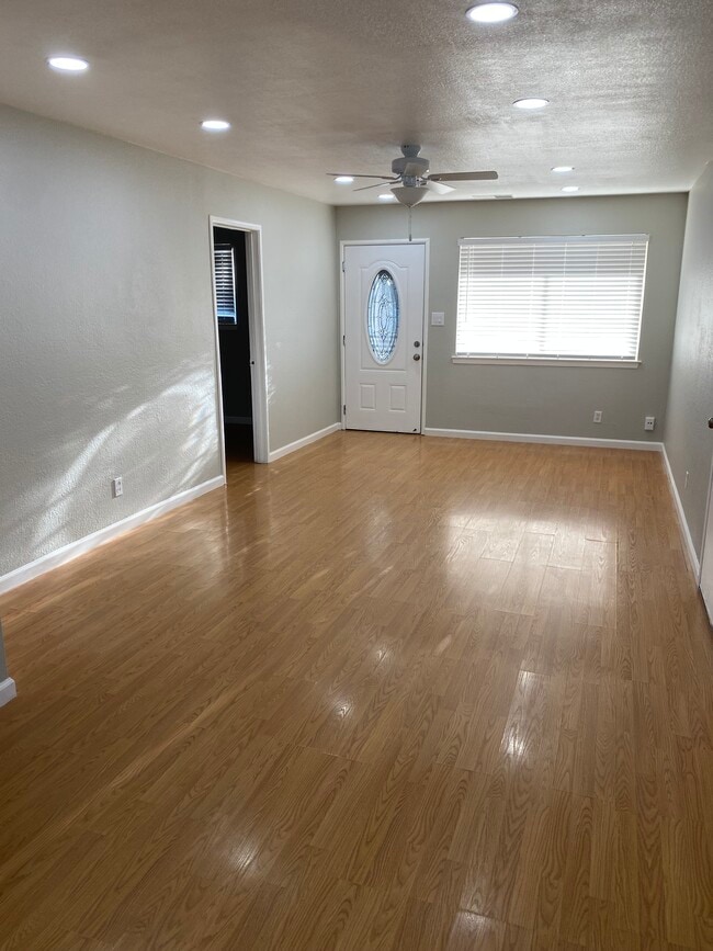 Photo - 17059 Mattie St