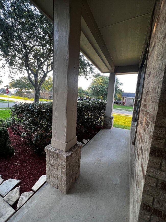 Photo - 422 Abbey Ln