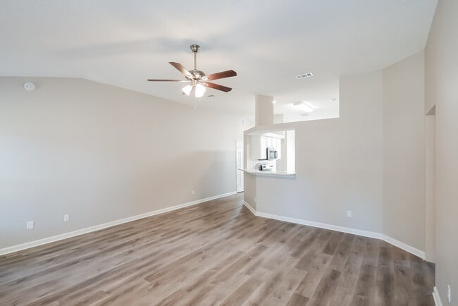 Photo - 8515 Springtree Road
