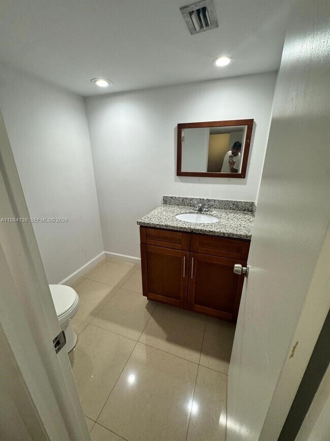 Photo - 10700 SW 108th Ave Unidad C209