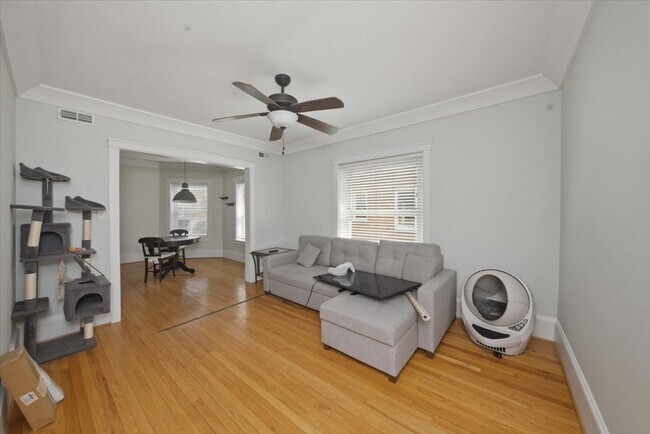 Photo - 1849 W Greenleaf Ave Unit 2N