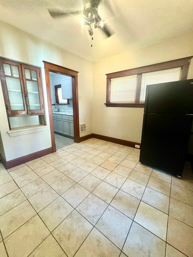 Photo - 4055 Tholozan Ave