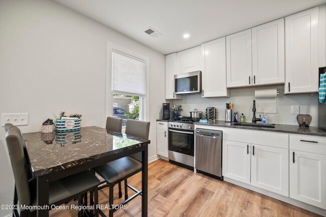 Photo - 110 11th Ave