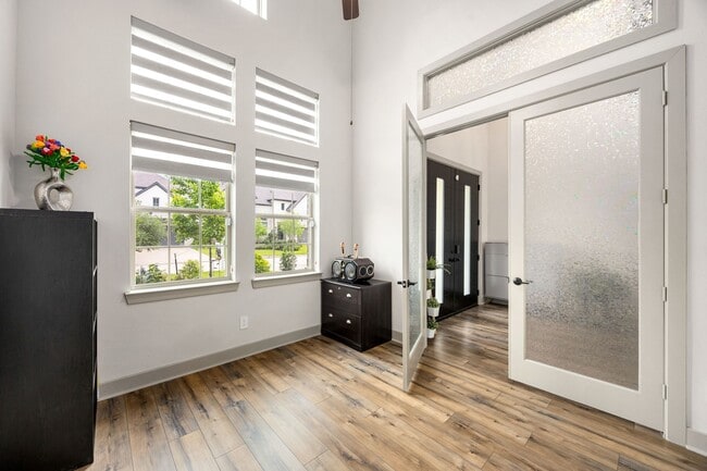 Building Photo - 1193 Stillwater Pond Dr