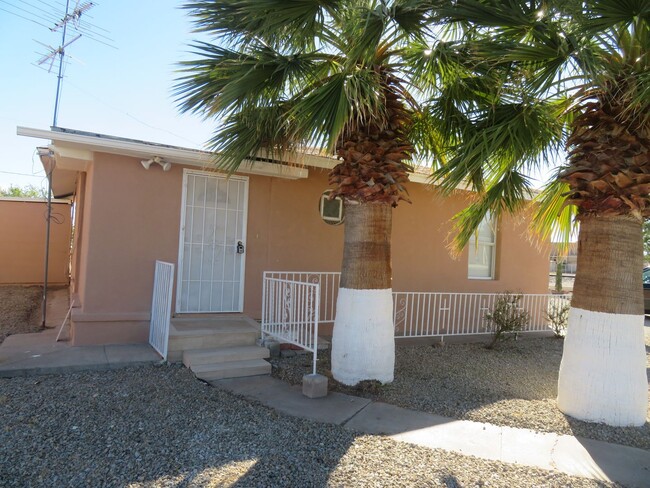 Furnished 2 Bedrooms, 1 Bath Home For Rent - Furnished 2 Bedrooms, 1 Bath Home For Rent