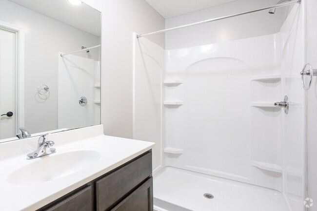 3HAB, 2BA - 1,350 ft² - Baño - Shelby Oaks Apartments