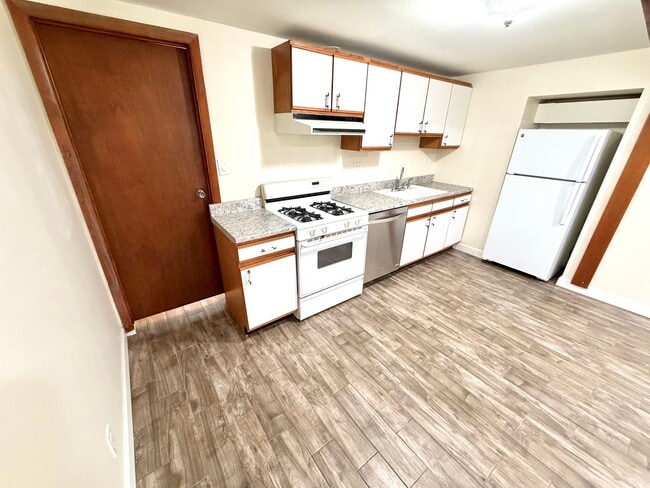 Photo - 175 E Van Buren St Unit 3