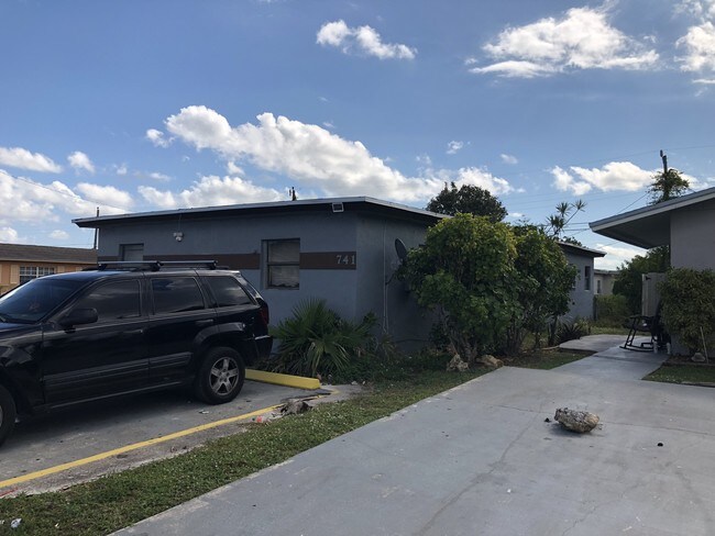Apartments For Rent 750 999 In Broward County Fl Forrent Photo 741 Nw 4th St Unit 1