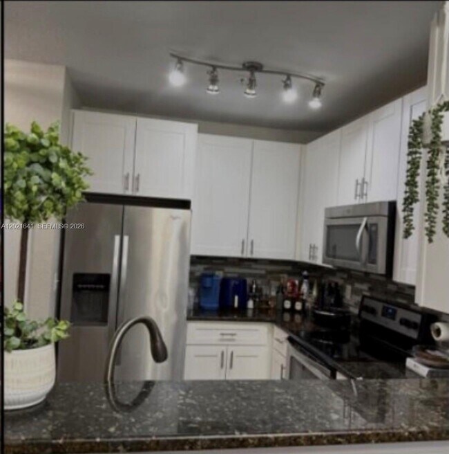 204 E South St Unit 1061