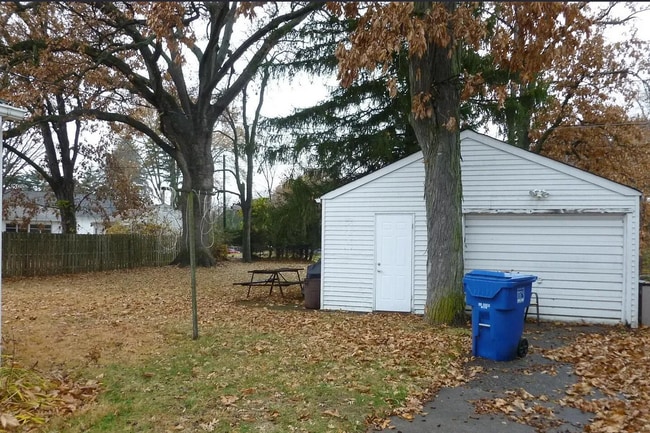 Photo - Spacious 3-Bedroom Moline Rental Garage Included