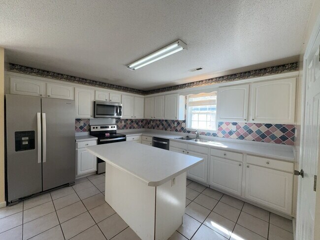 Photo - Wonderful 3 Bedroom Home-437 Boysenberry