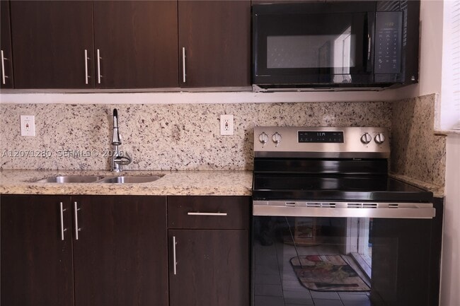 2720 NW 15th St Unit 2
