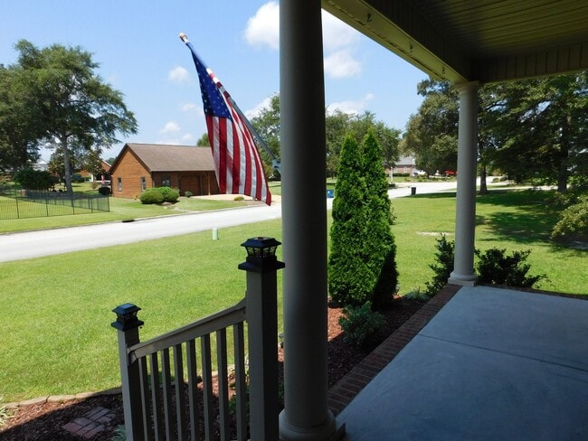 Photo - 101 Staffordshire Dr