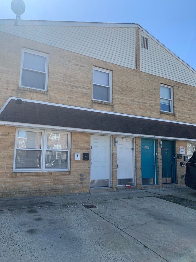 Building Photo - 6335 Tulip St Unit 2