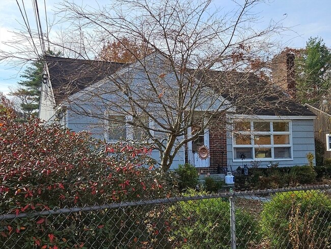 Building Photo - 71 Chapel St Unit 2