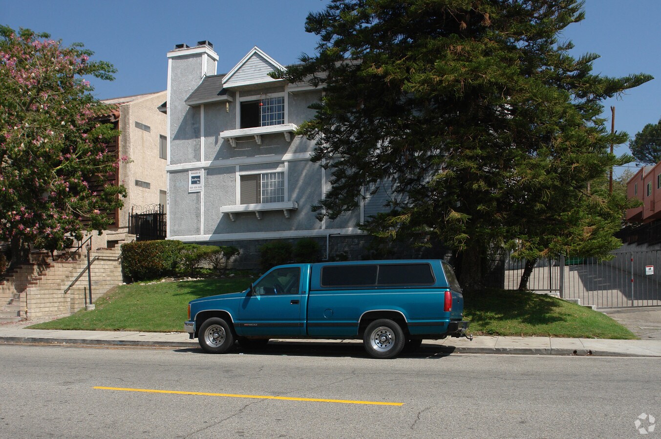 10346 Commerce Ave - 10346 Commerce Ave Apartamentos